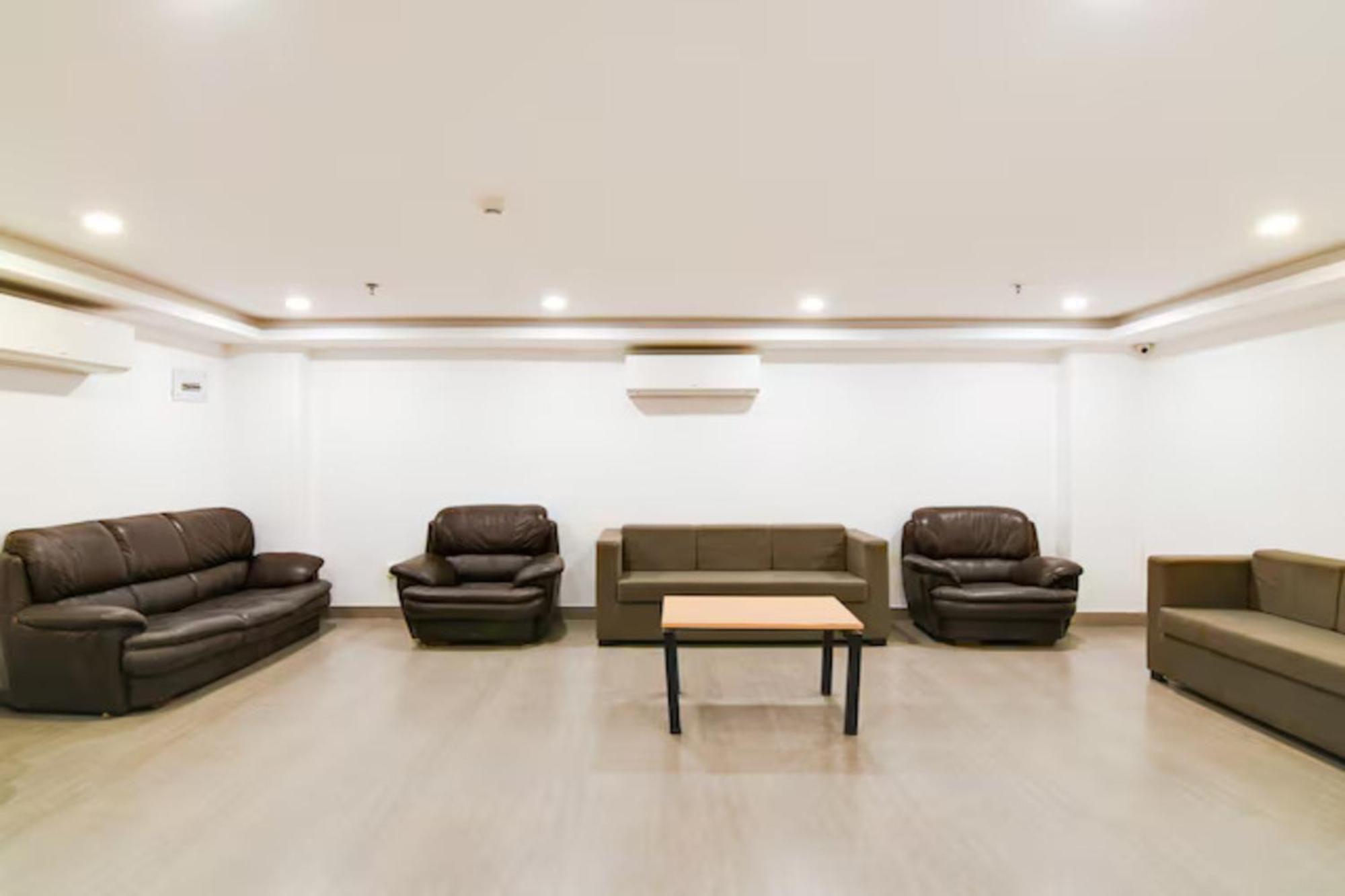 Fabhotel Sayeeda International - 600M From Park Circus 7 Point 3*