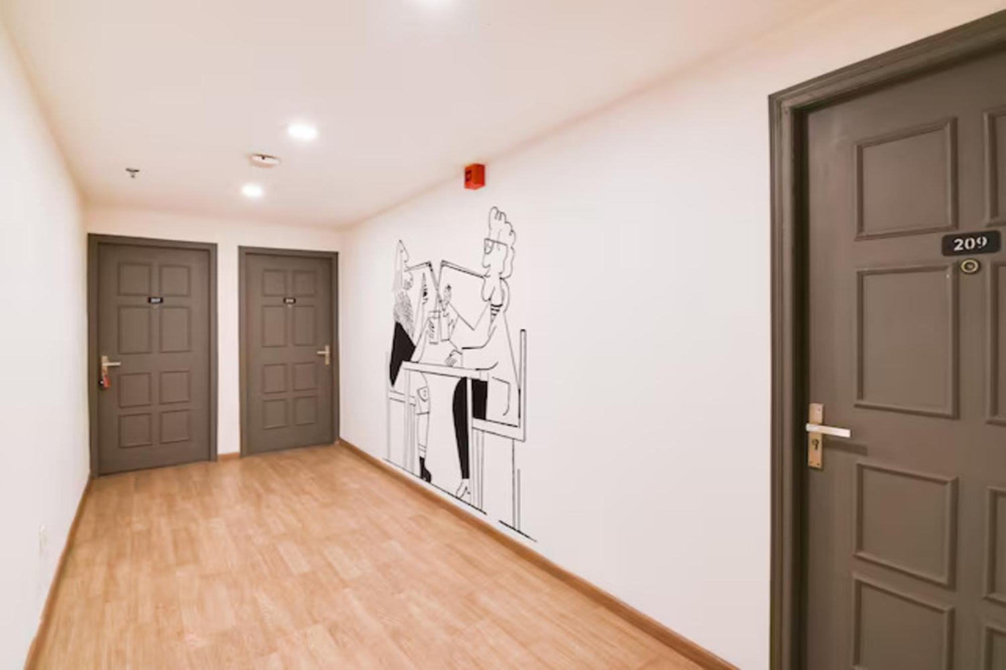 Fabhotel Sayeeda International - 600M From Park Circus 7 Point Kolkata