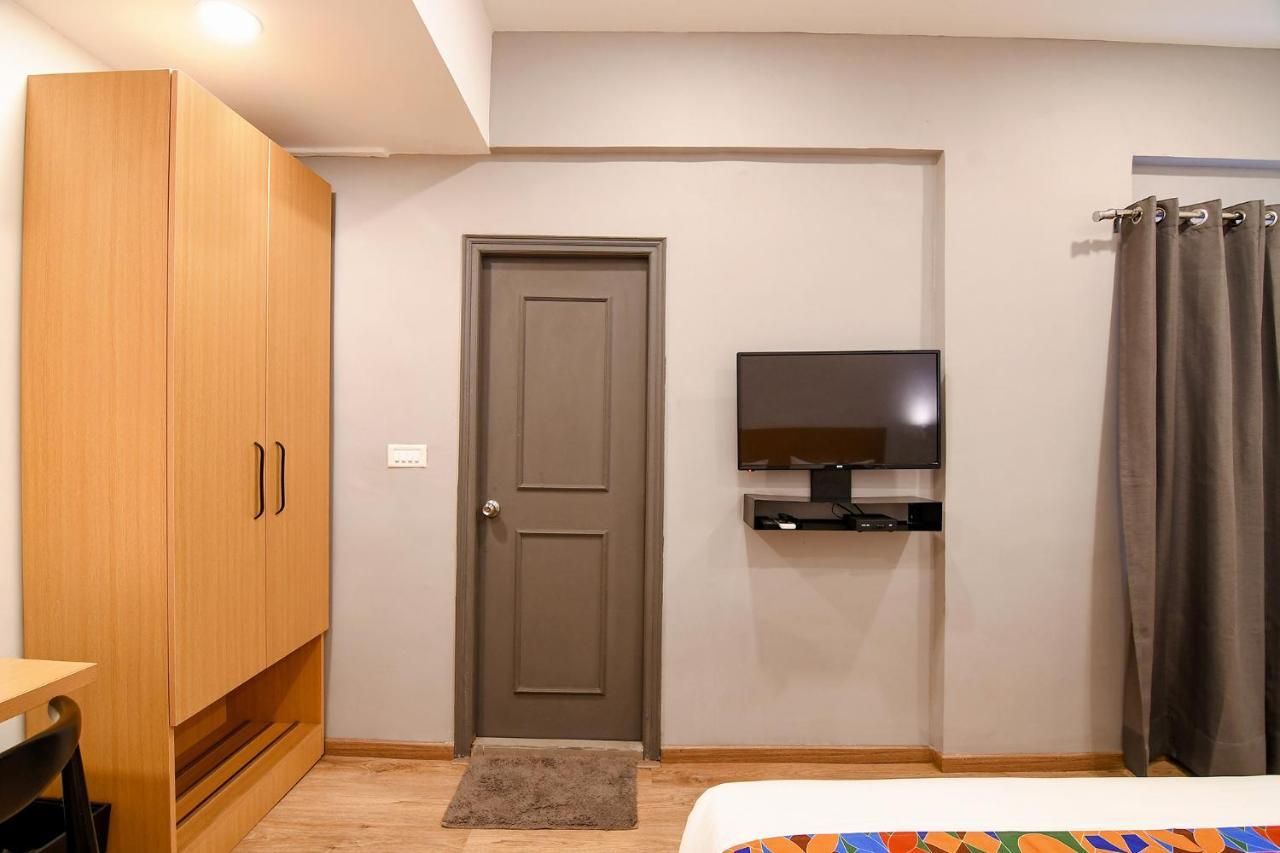 Fabhotel Sayeeda International - 600M From Park Circus 7 Point