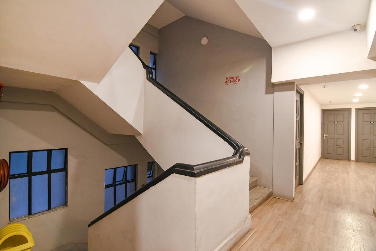 Fabhotel Sayeeda International - 600M From Park Circus 7 Point Kolkata