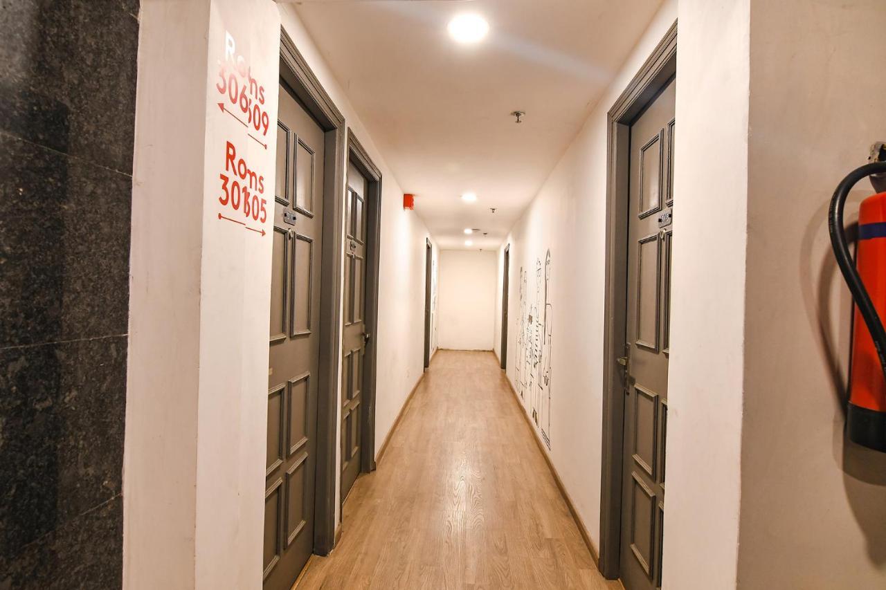 Fabhotel Sayeeda International - 600M From Park Circus 7 Point