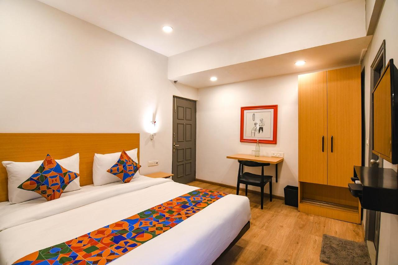 Fabhotel Sayeeda International - 600M From Park Circus 7 Point