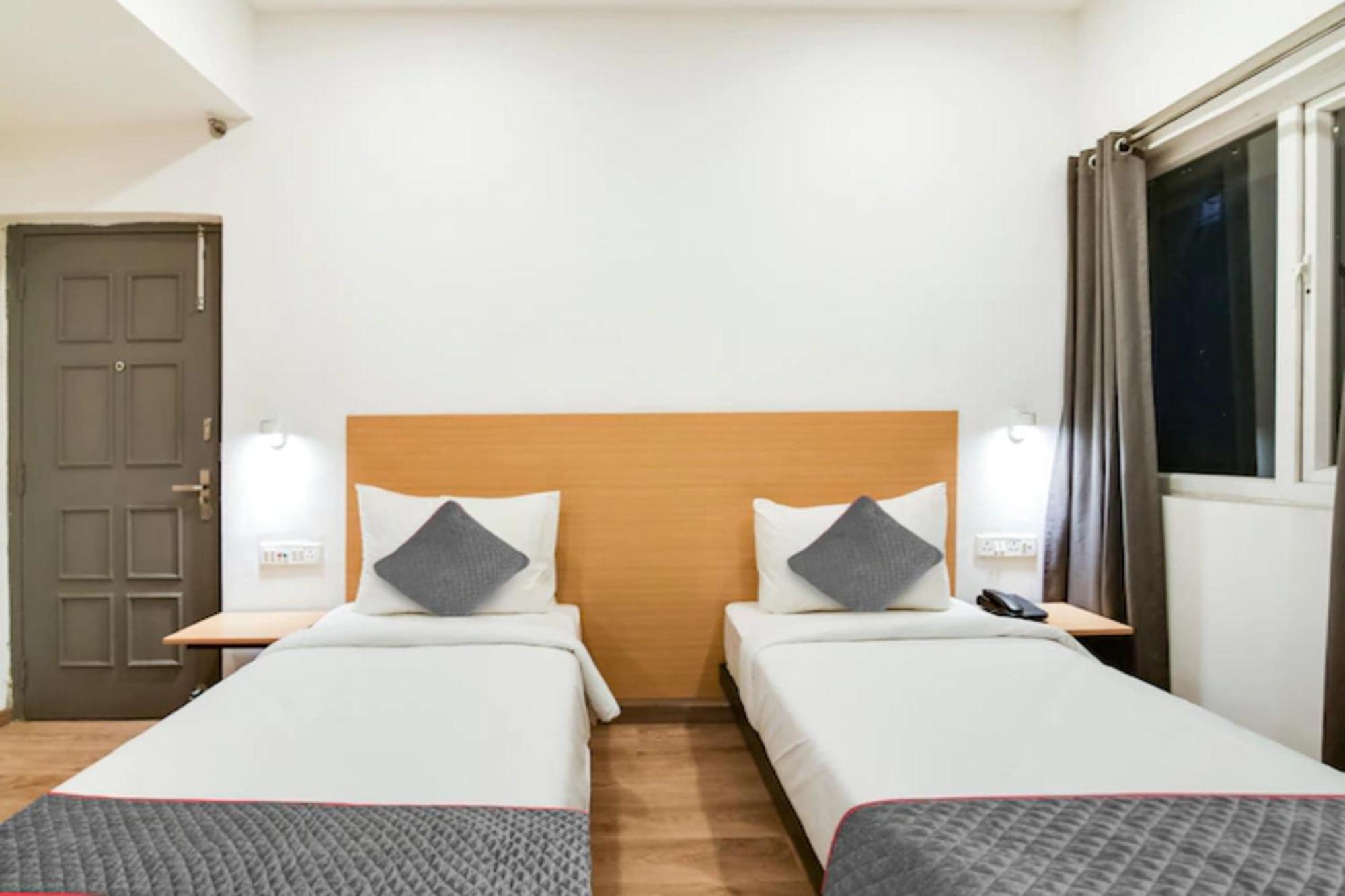 Fabhotel Sayeeda International - 600M From Park Circus 7 Point